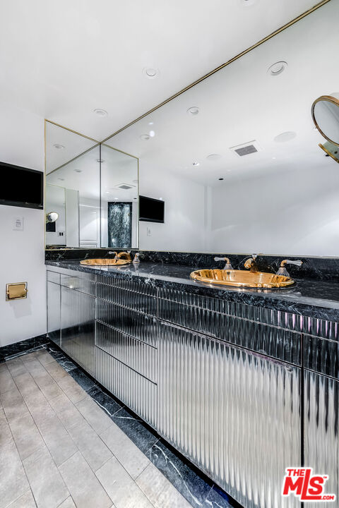 875 Comstock Ave Unit: 9D