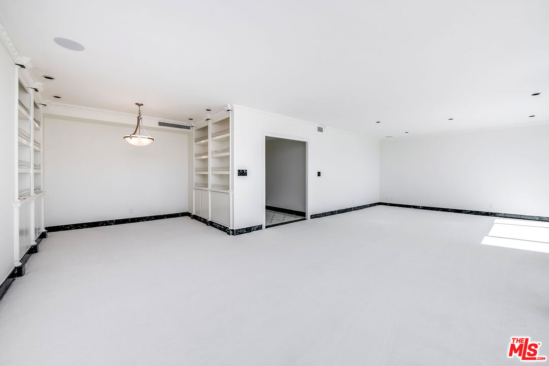 875 Comstock Ave Unit: 9D