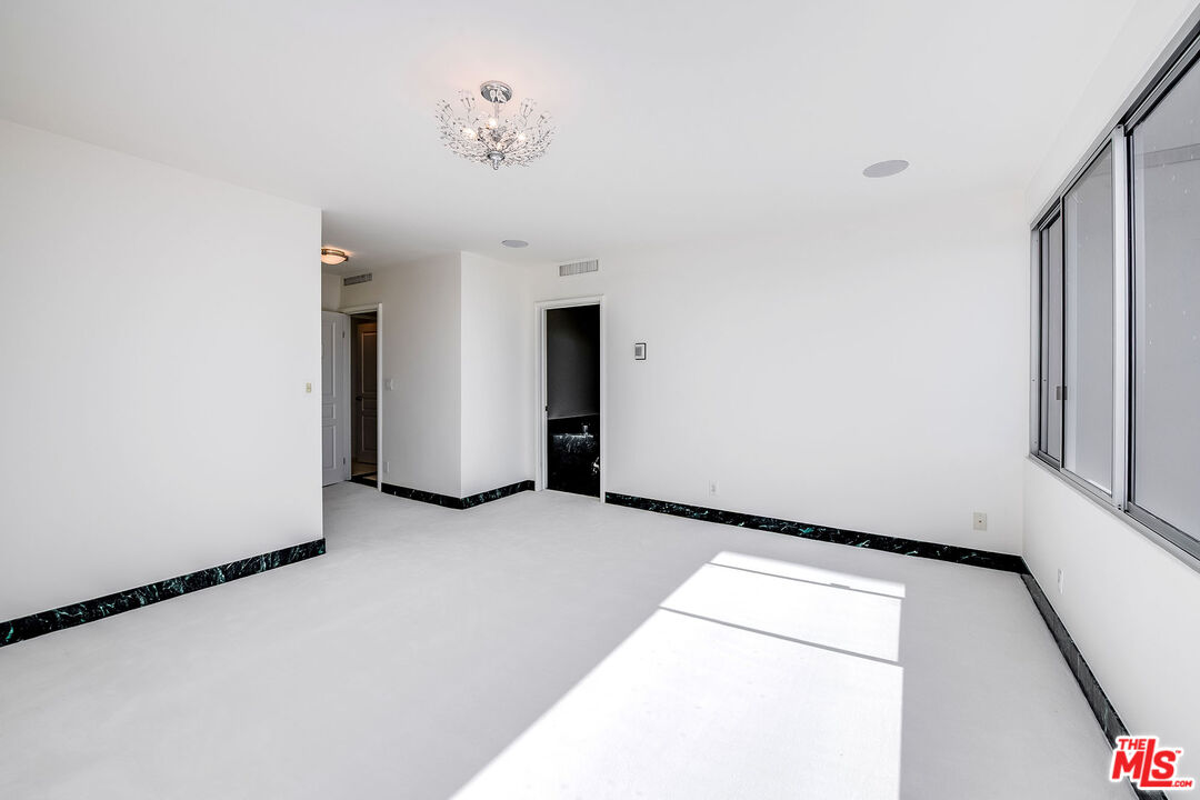 875 Comstock Ave Unit: 9D