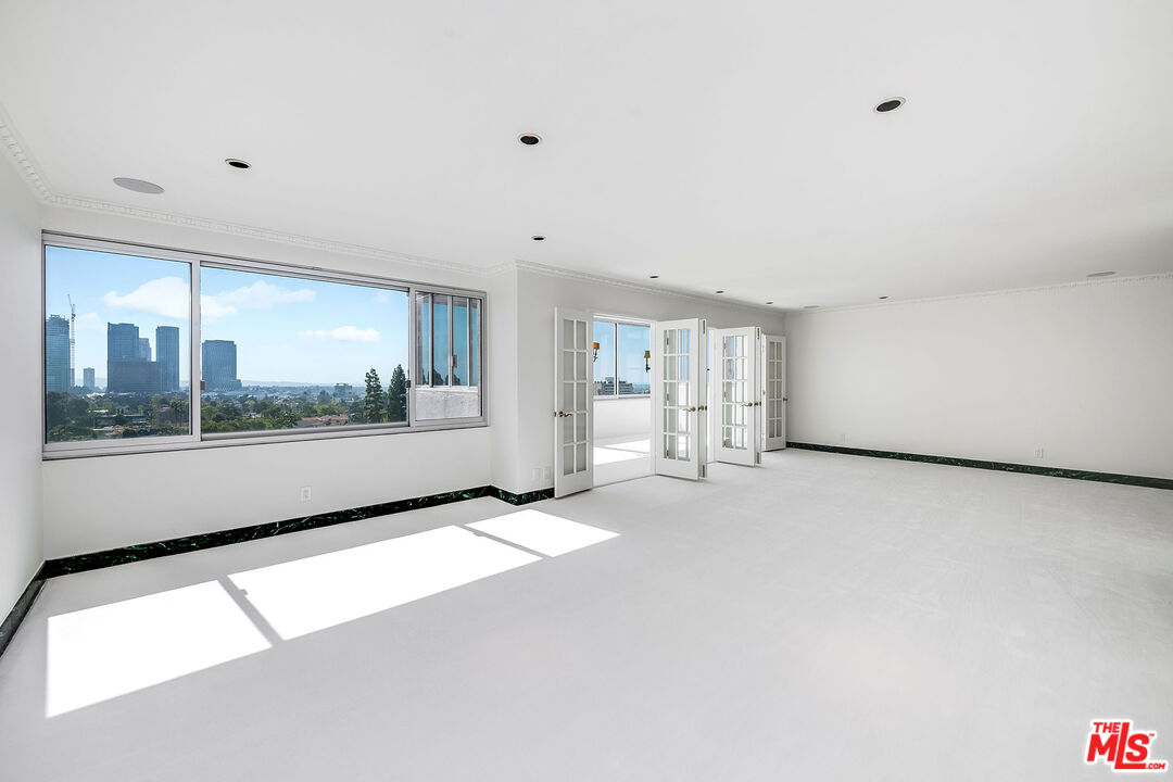 875 Comstock Ave Unit: 9D