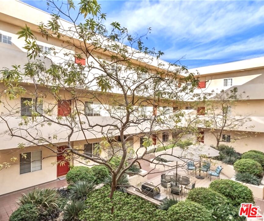 11531 Riverside Dr Unit: 302