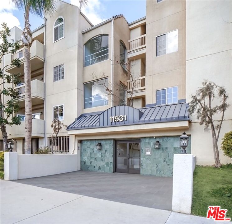 11531 Riverside Dr Unit: 302