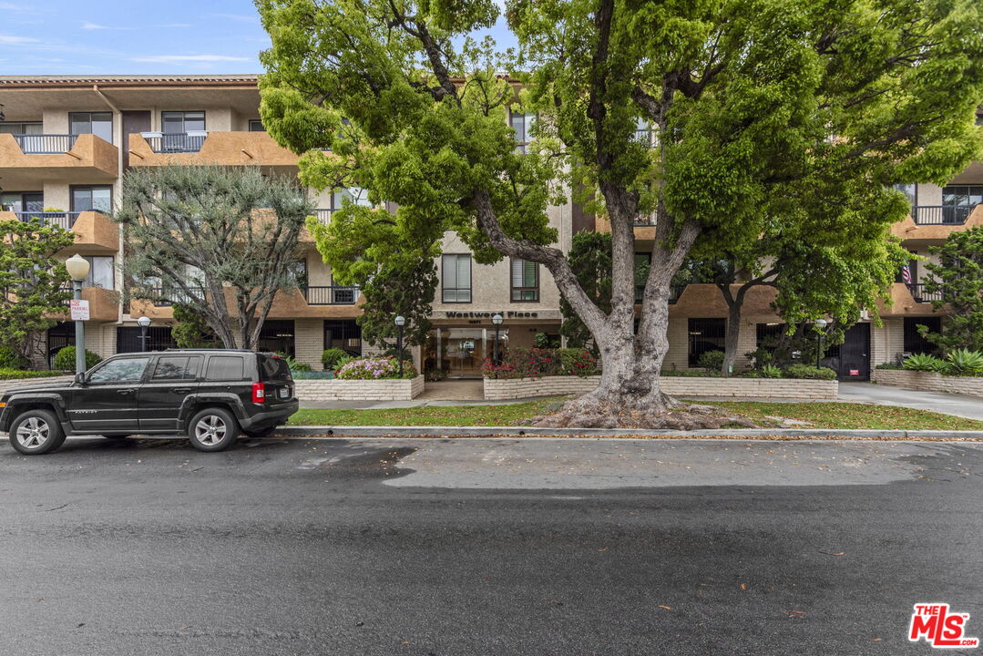 10671 Holman Ave Unit: 304