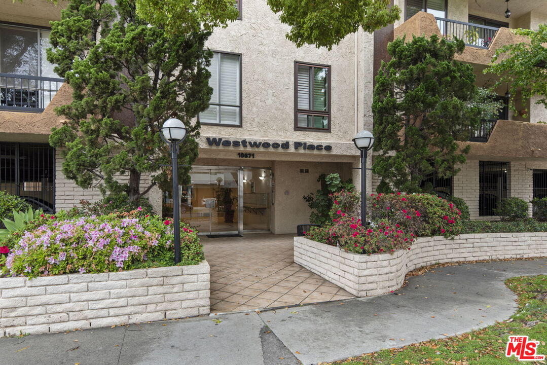 10671 Holman Ave Unit: 304