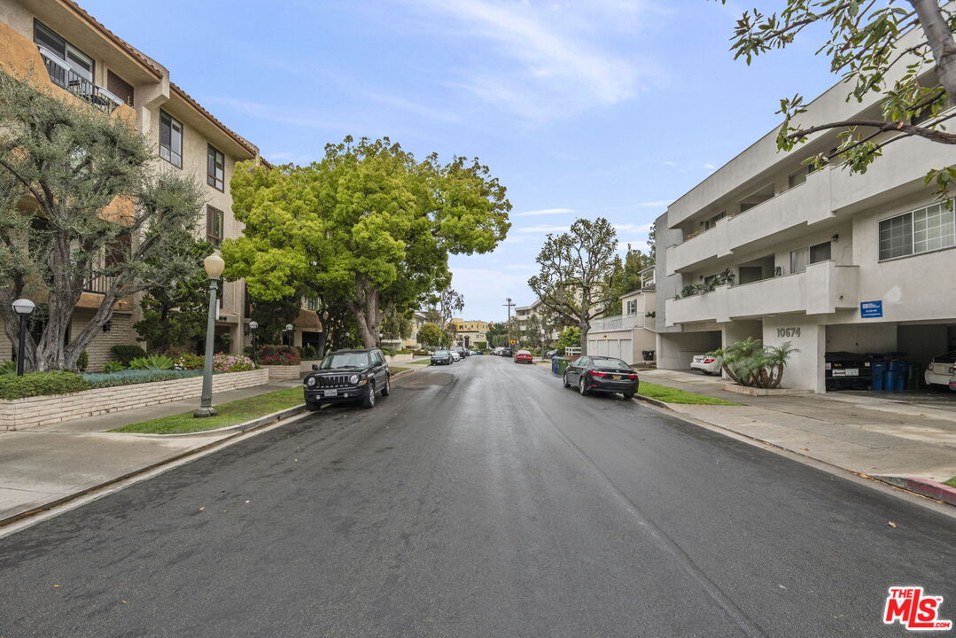 10671 Holman Ave Unit: 304