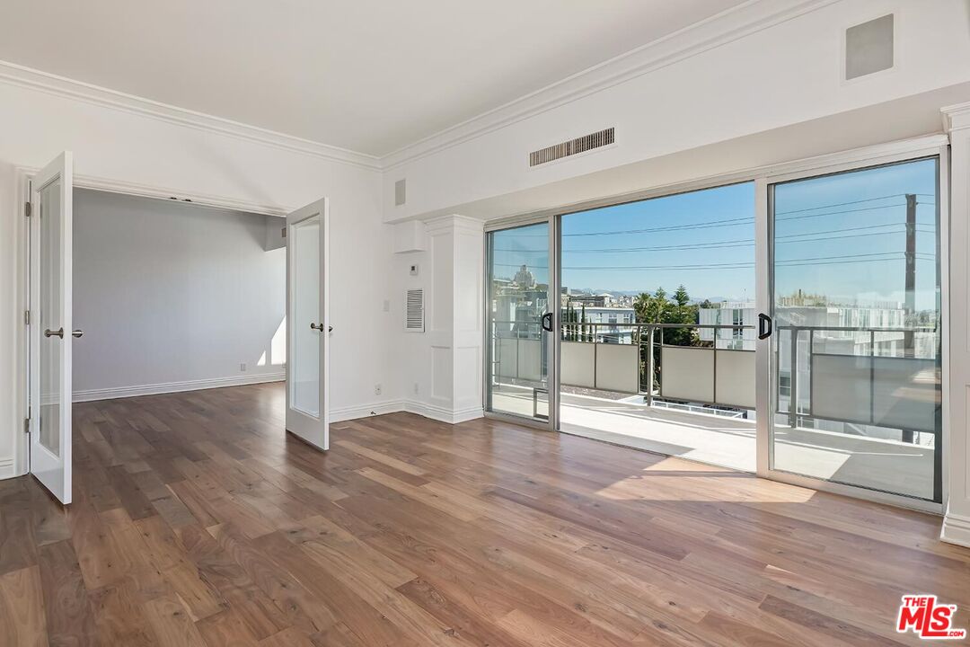 1155 N LA CIENEGA Unit: 306