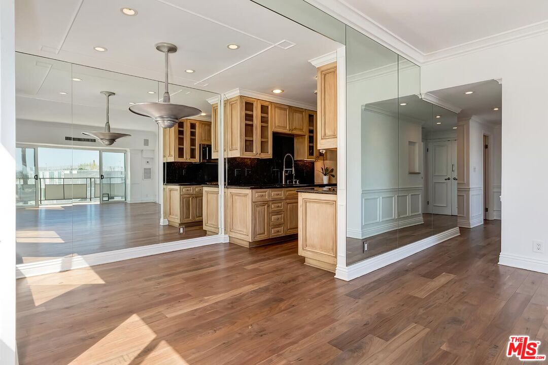 1155 N LA CIENEGA Unit: 306