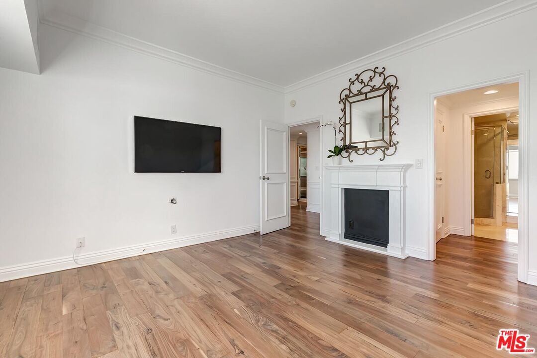 1155 N LA CIENEGA Unit: 306