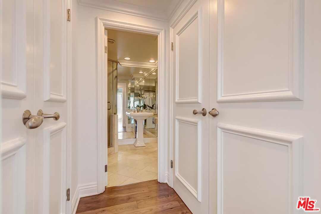 1155 N LA CIENEGA Unit: 306