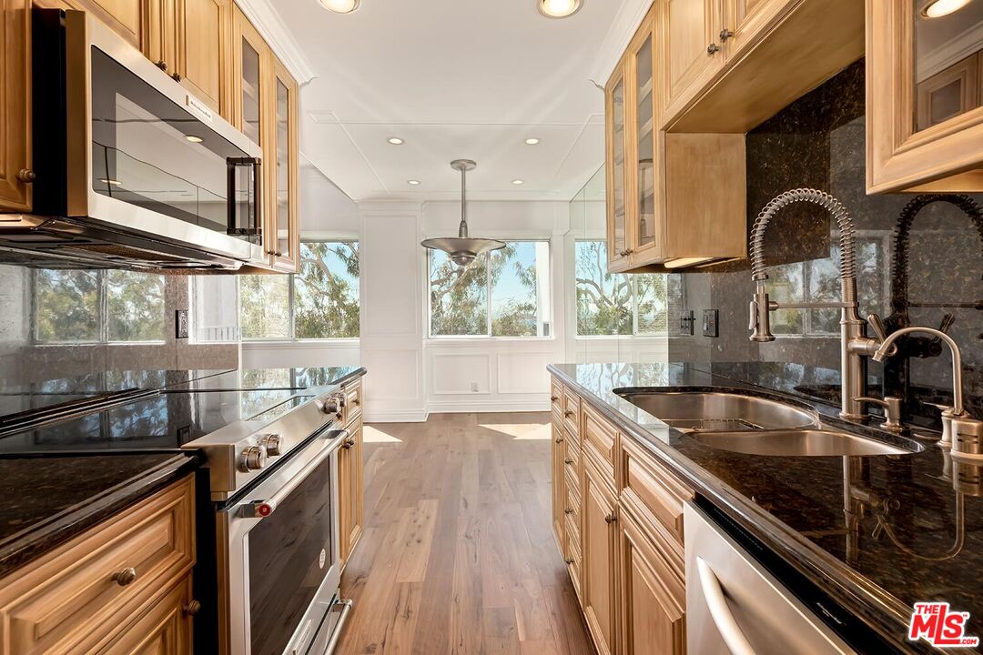 1155 N LA CIENEGA Unit: 306