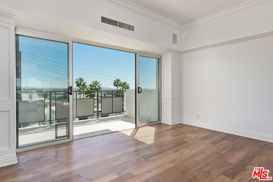 1155 N LA CIENEGA Unit: 306