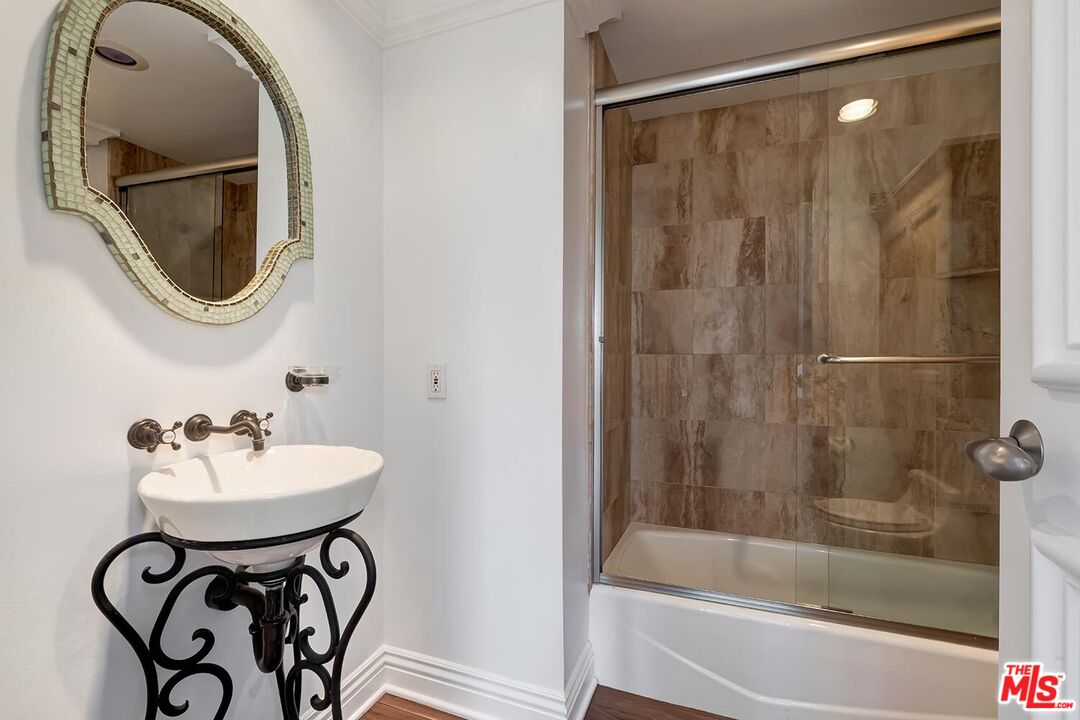 1155 N LA CIENEGA Unit: 306