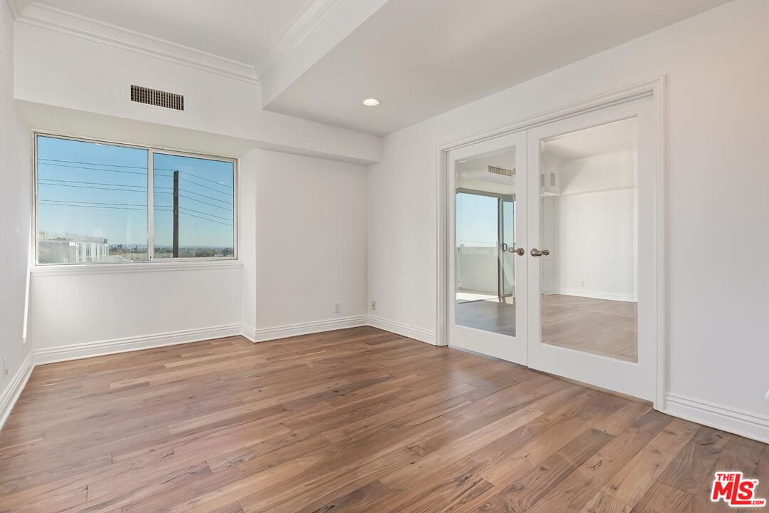 1155 N LA CIENEGA Unit: 306