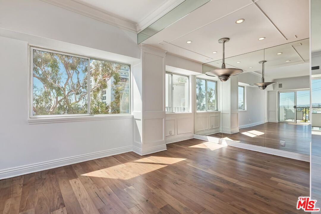 1155 N LA CIENEGA Unit: 306