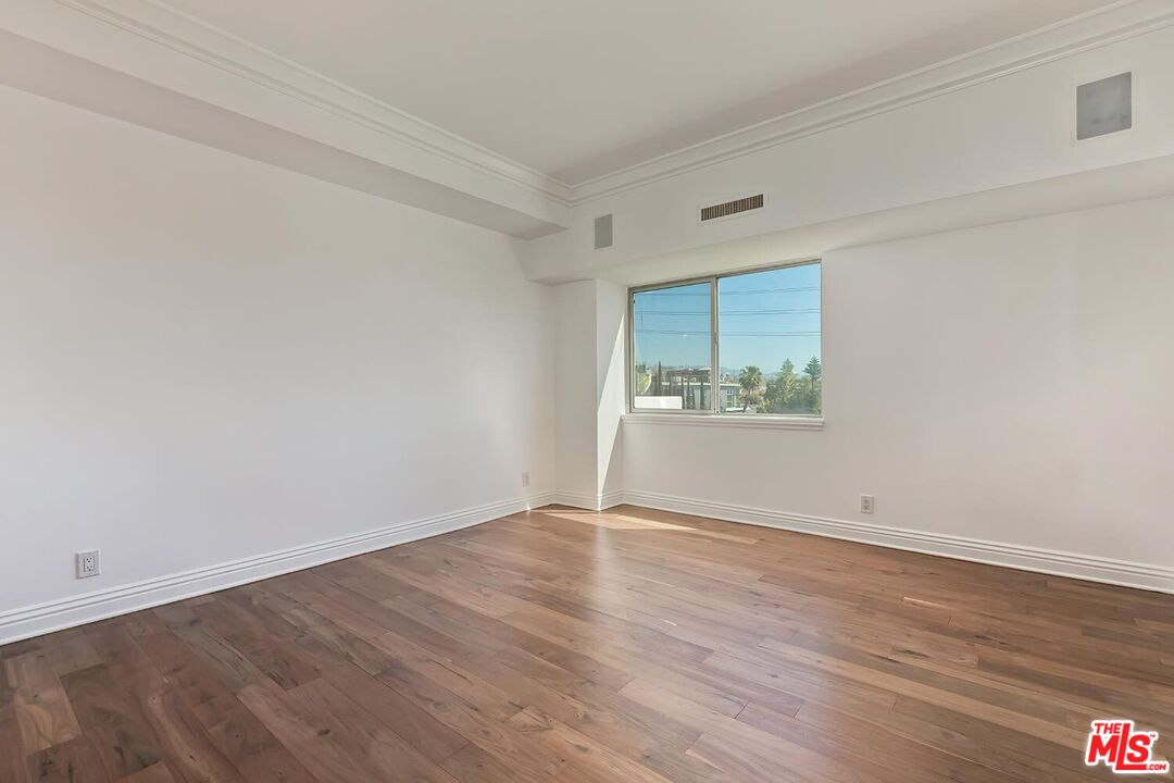 1155 N LA CIENEGA Unit: 306
