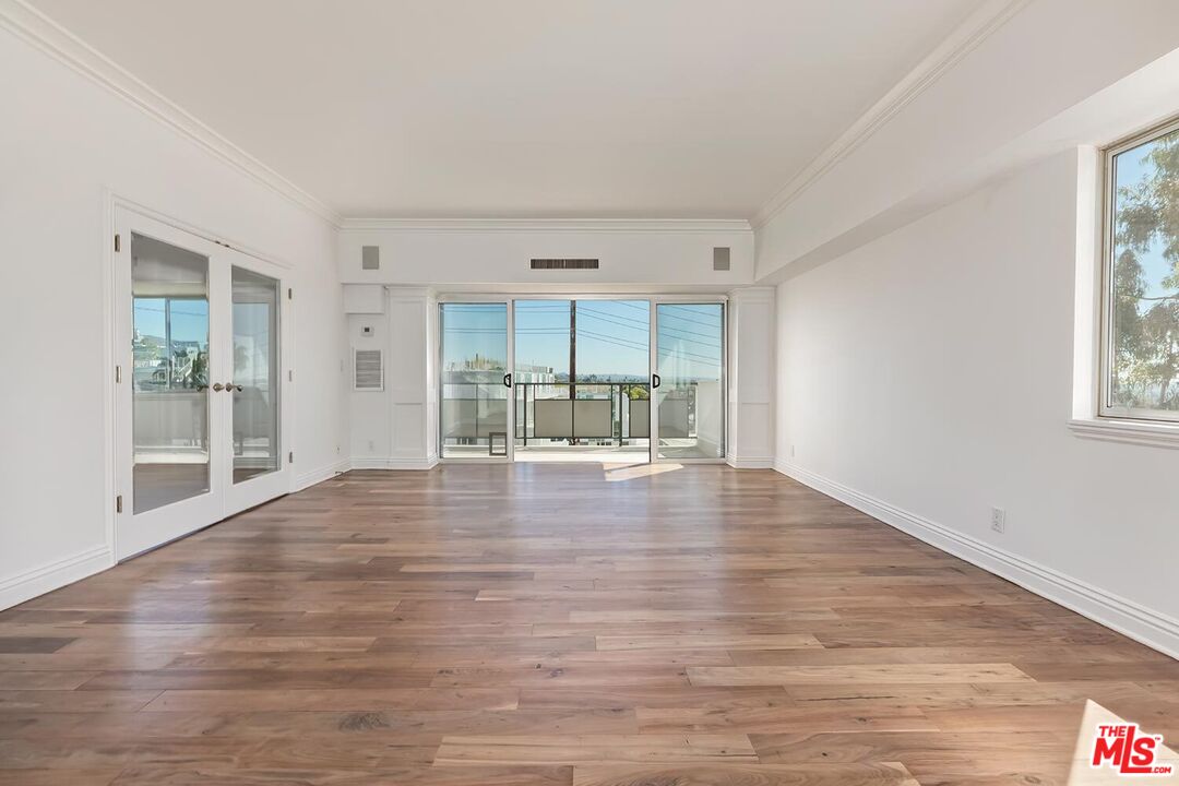 1155 N LA CIENEGA Unit: 306