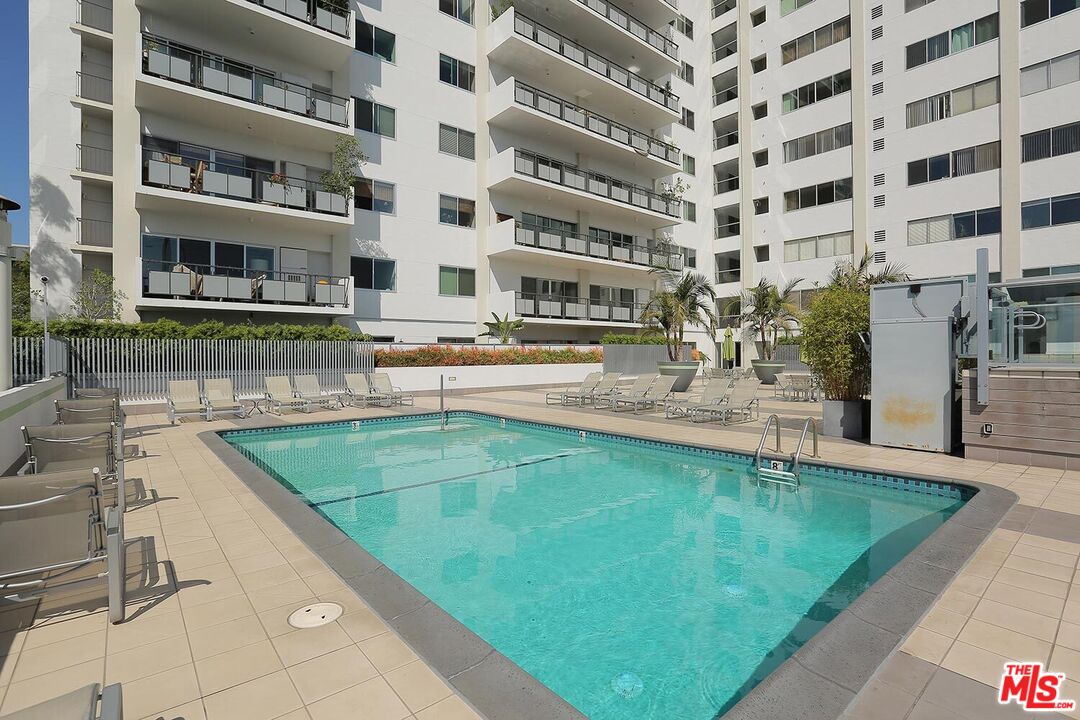 1155 N LA CIENEGA Unit: 306