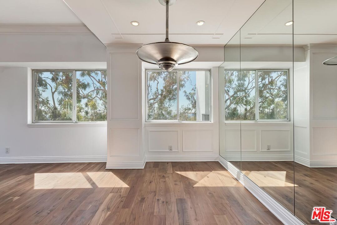 1155 N LA CIENEGA Unit: 306