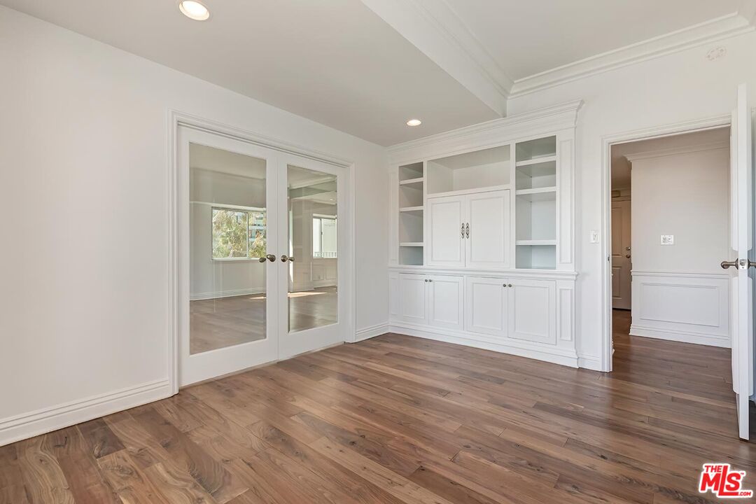 1155 N LA CIENEGA Unit: 306