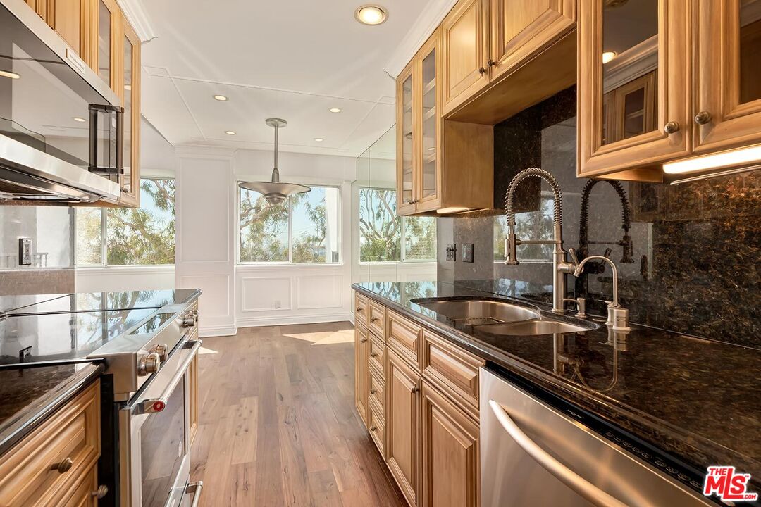 1155 N LA CIENEGA Unit: 306