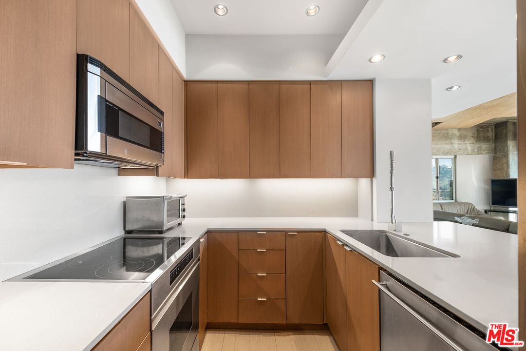 7135 Hollywood Blvd Unit: 1210