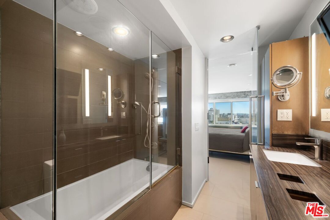 7135 Hollywood Blvd Unit: 1210