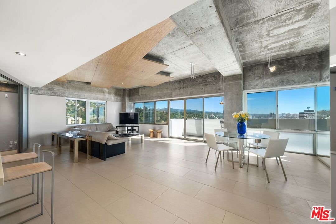 7135 Hollywood Blvd Unit: 1210