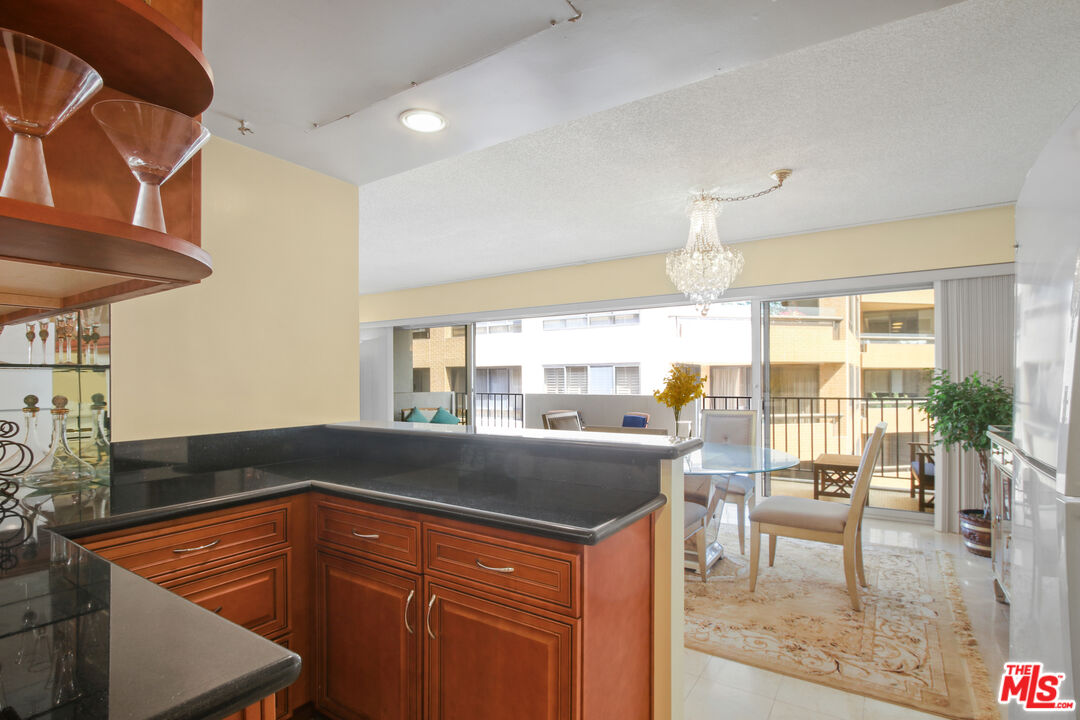 10450 Wilshire Blvd Unit: 11B