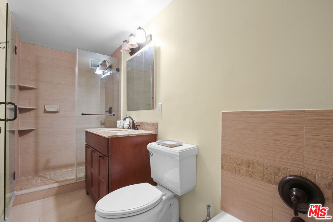 10450 Wilshire Blvd Unit: 11B