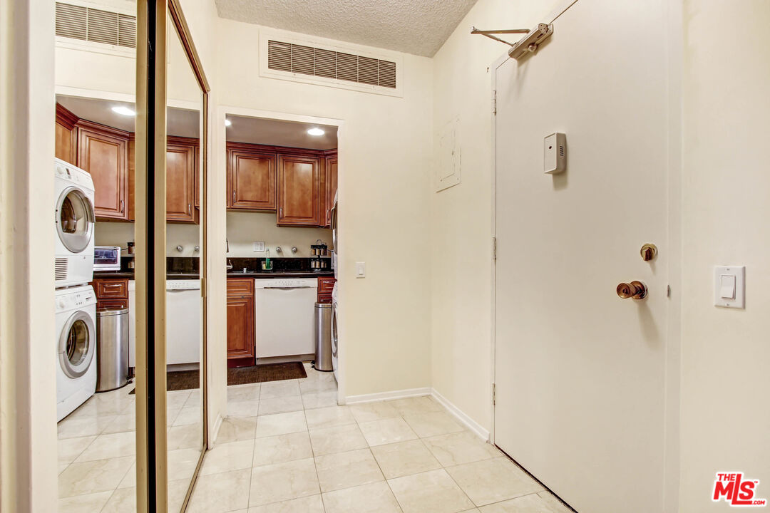 10450 Wilshire Blvd Unit: 11B