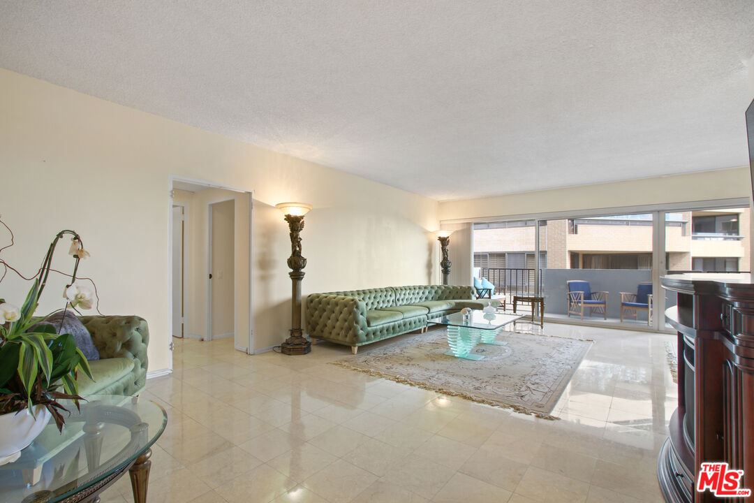 10450 Wilshire Blvd Unit: 11B