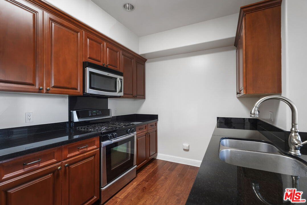 5037 Rosewood Ave Unit: 314