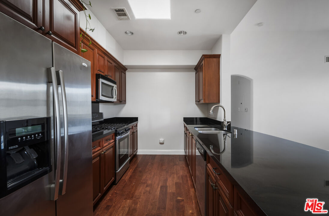 5037 Rosewood Ave Unit: 314