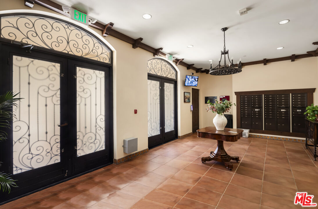 5037 Rosewood Ave Unit: 314