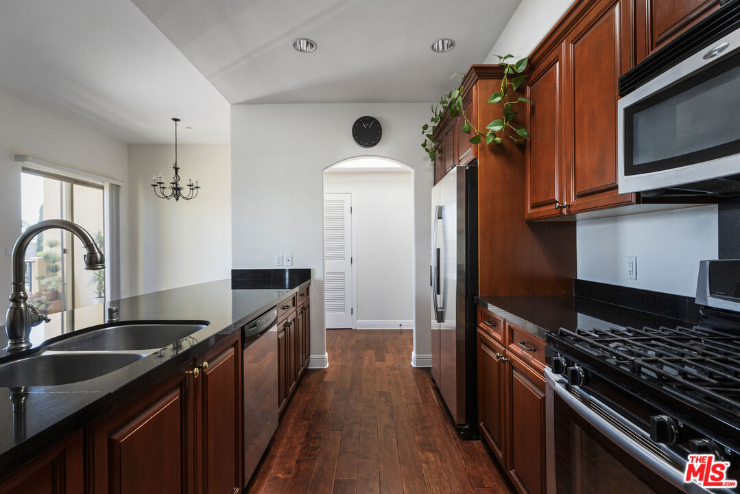 5037 Rosewood Ave Unit: 314