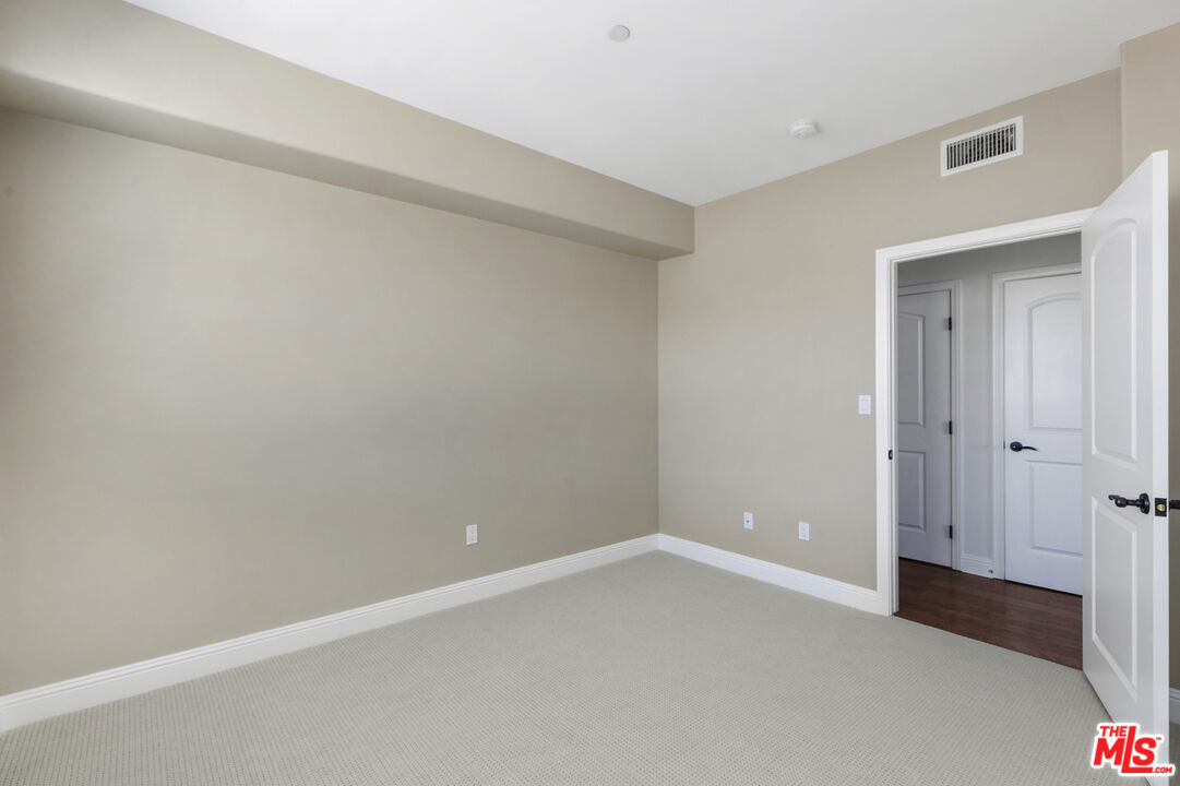 5037 Rosewood Ave Unit: 314