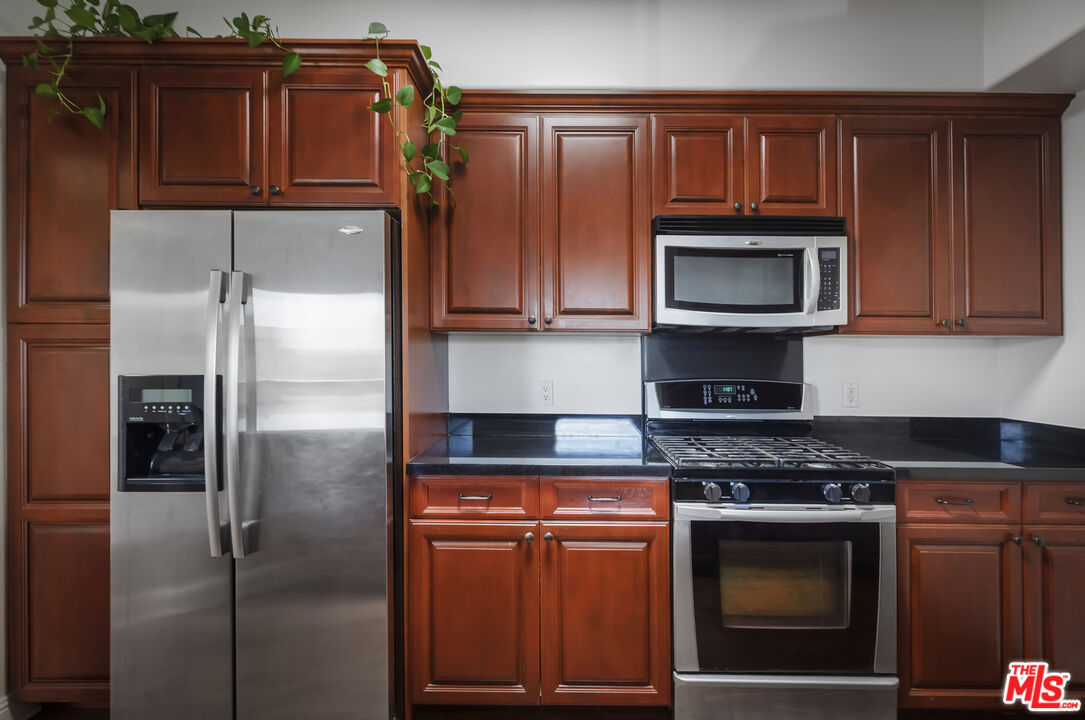 5037 Rosewood Ave Unit: 314