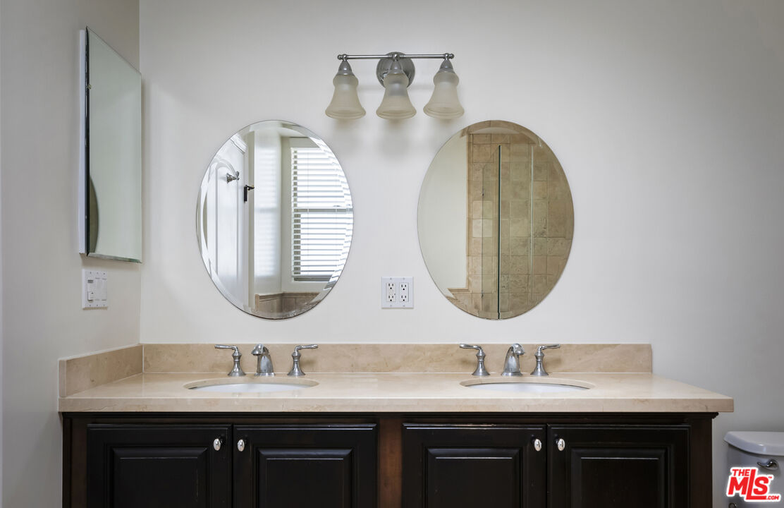 5037 Rosewood Ave Unit: 314