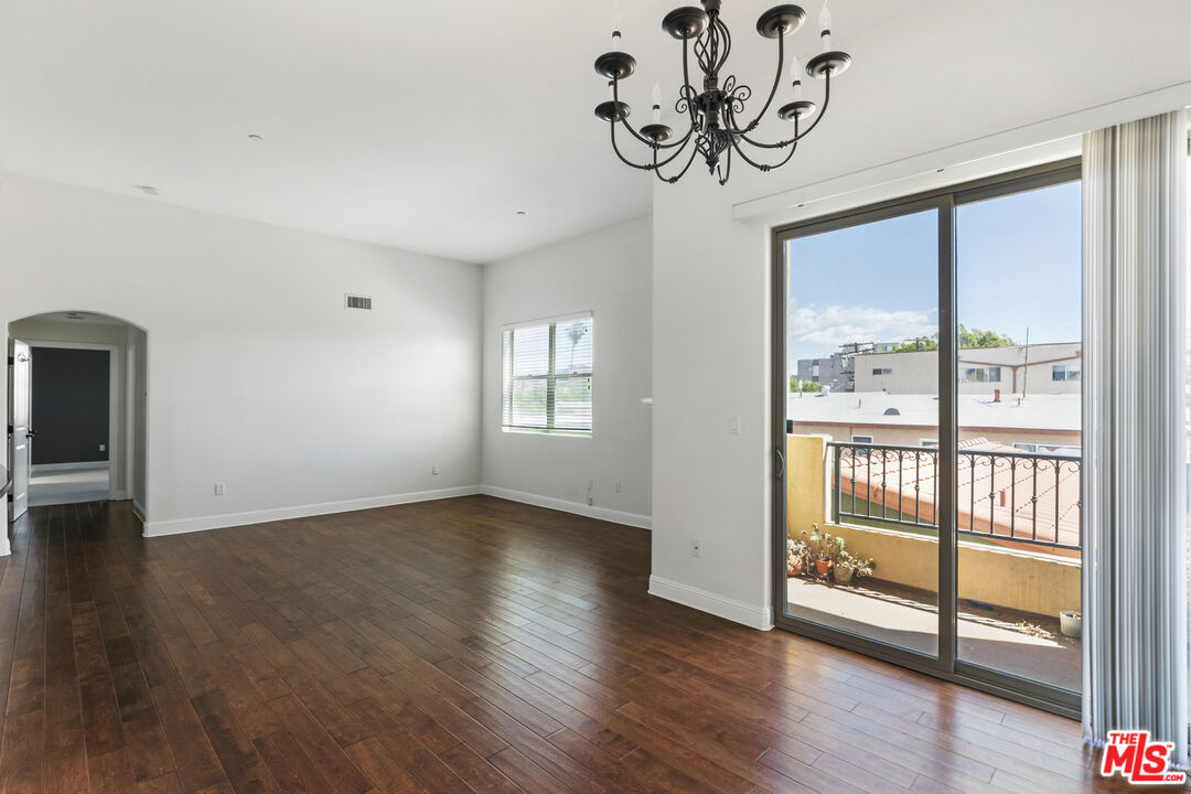 5037 Rosewood Ave Unit: 314