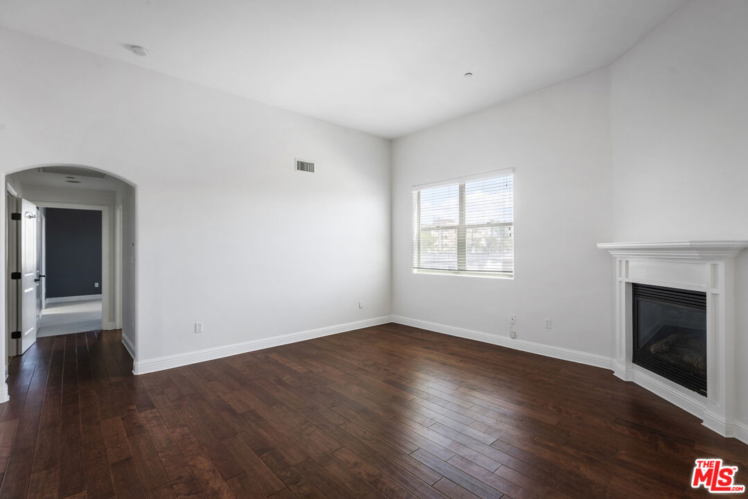 5037 Rosewood Ave Unit: 314