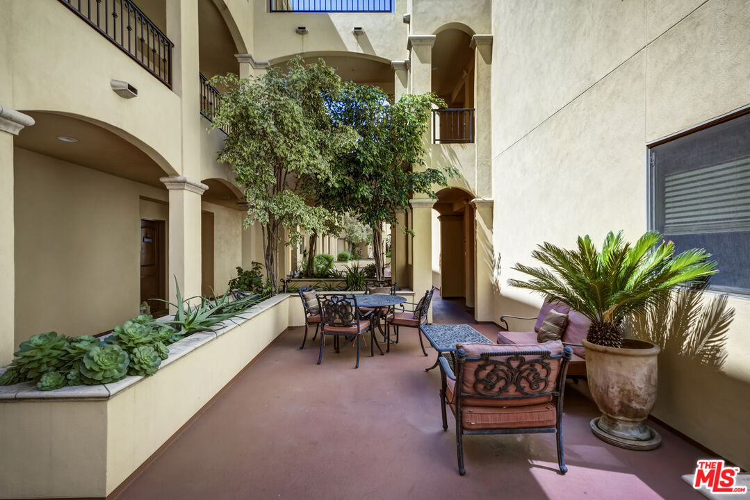 5037 Rosewood Ave Unit: 314