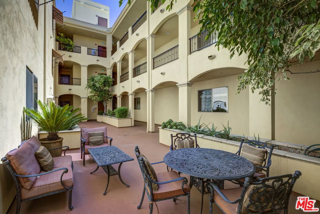 5037 Rosewood Ave Unit: 314