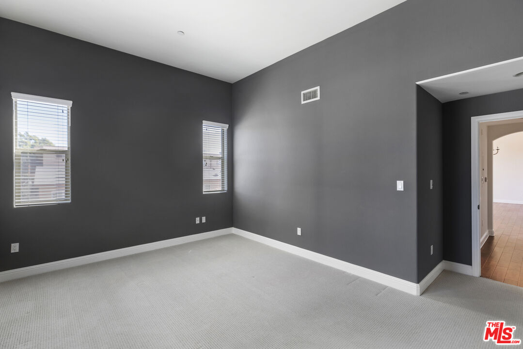 5037 Rosewood Ave Unit: 314