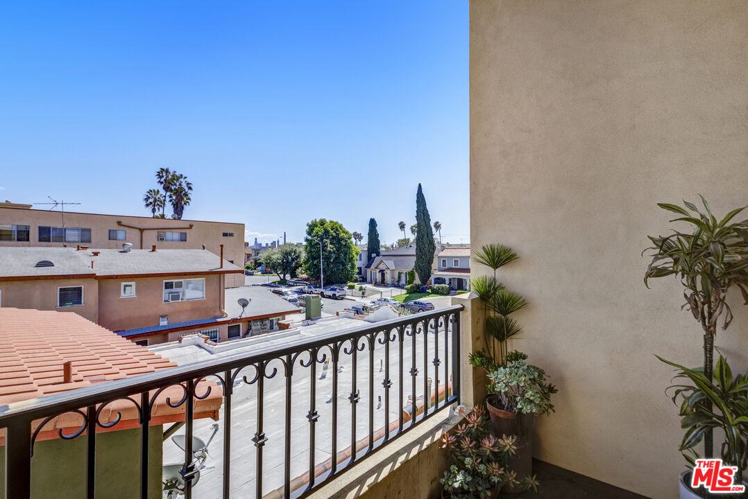 5037 Rosewood Ave Unit: 314