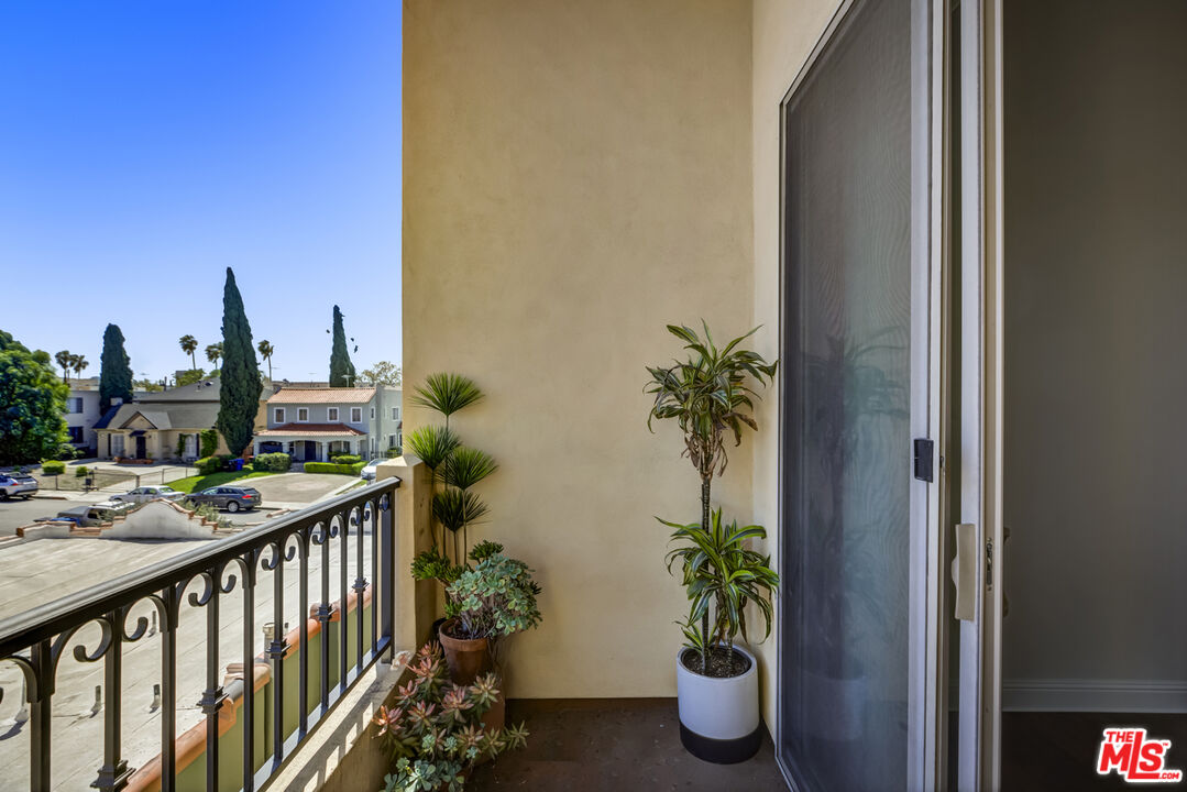 5037 Rosewood Ave Unit: 314