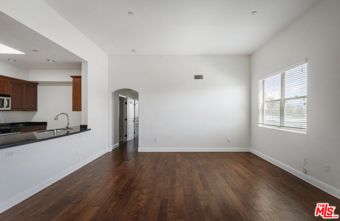 5037 Rosewood Ave Unit: 314