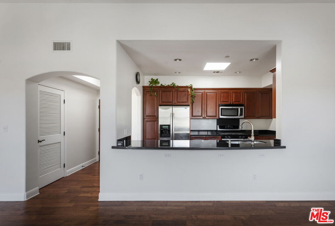 5037 Rosewood Ave Unit: 314