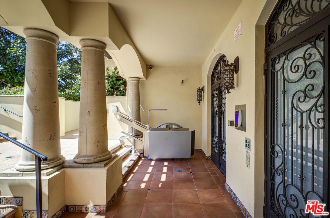 5037 Rosewood Ave Unit: 314