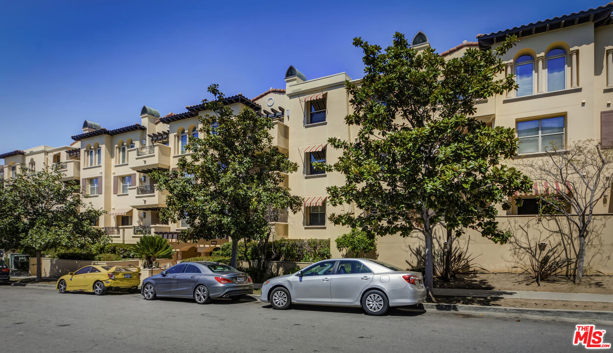 5037 Rosewood Ave Unit: 314