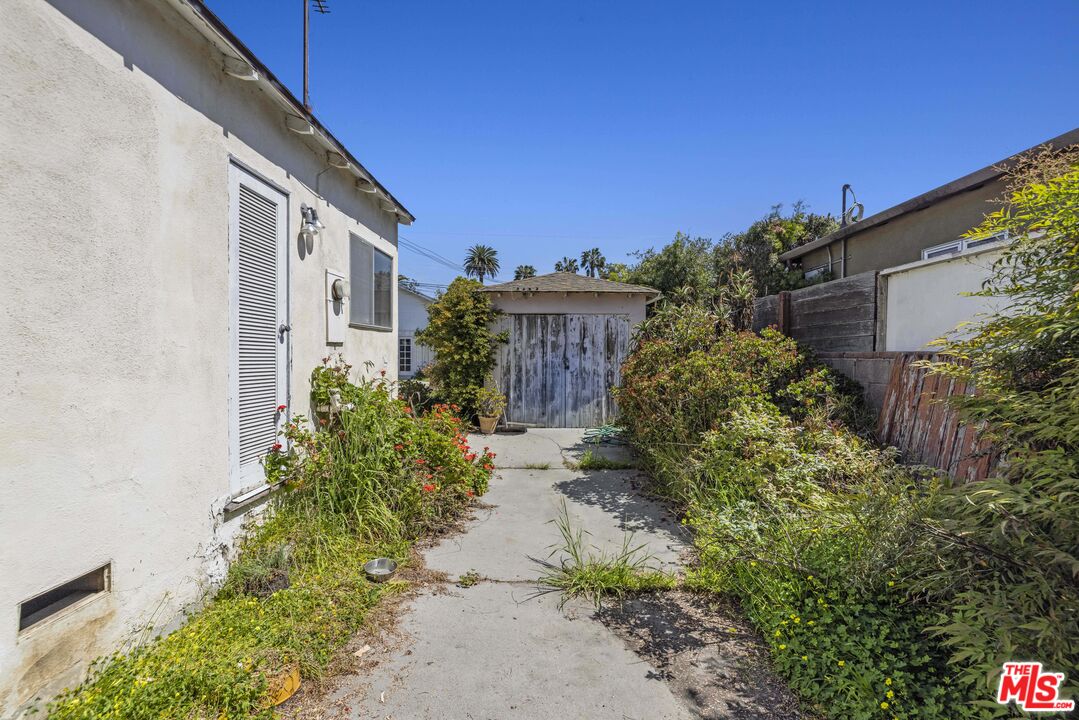 3640 S Barrington Ave